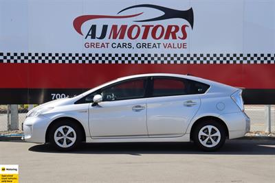 2014 Toyota Prius - Thumbnail