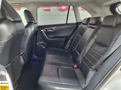 2020 Toyota RAV4 - Thumbnail
