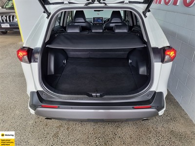 2020 Toyota RAV4 - Thumbnail