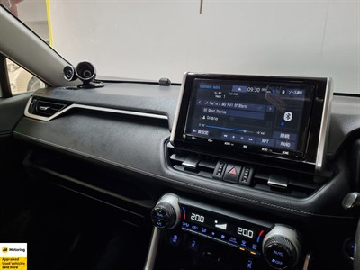 2020 Toyota RAV4 - Thumbnail