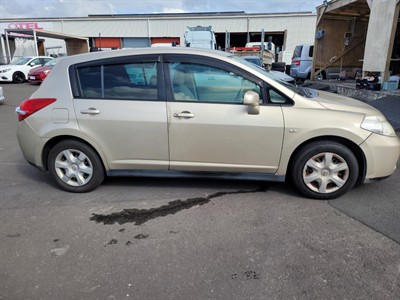2010 Nissan Tiida - Thumbnail