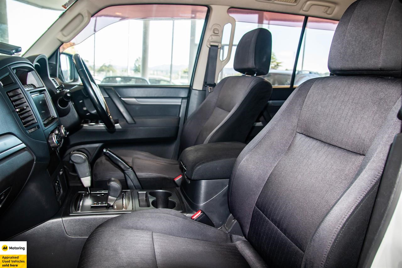 2014 Mitsubishi Pajero