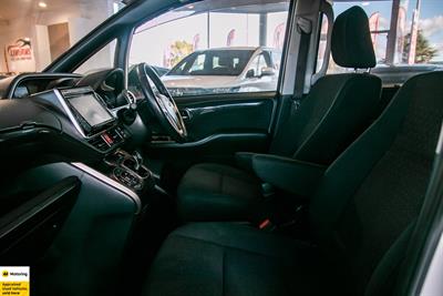 2014 Toyota Voxy - Thumbnail
