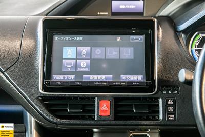 2014 Toyota Voxy - Thumbnail