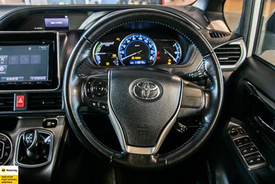 2014 Toyota Voxy - Thumbnail