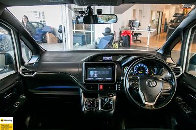 2014 Toyota Voxy - Thumbnail