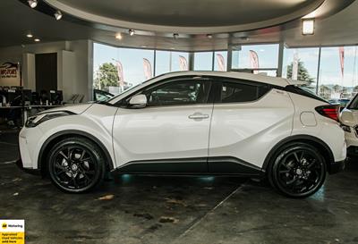 2020 Toyota C-HR - Thumbnail