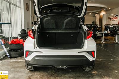 2020 Toyota C-HR - Thumbnail