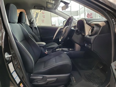 2015 Toyota RAV4 - Thumbnail