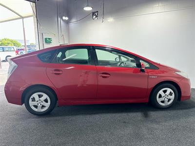 2010 Toyota Prius - Thumbnail