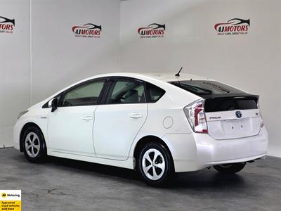 2014 Toyota Prius - Thumbnail