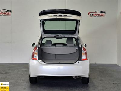 2014 Toyota Prius - Thumbnail