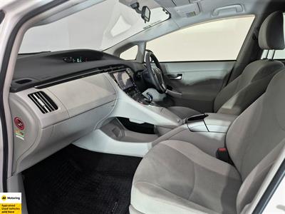 2014 Toyota Prius - Thumbnail