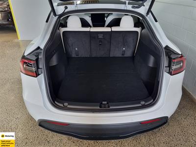 2023 Tesla Model Y - Thumbnail