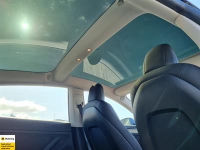 2023 Tesla Model Y - Thumbnail