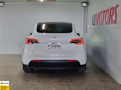 2023 Tesla Model Y - Thumbnail
