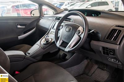 2010 Toyota Prius - Thumbnail