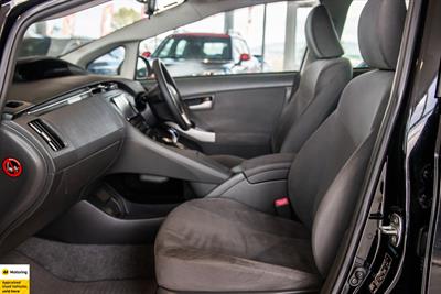 2010 Toyota Prius - Thumbnail