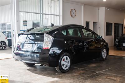 2010 Toyota Prius - Thumbnail