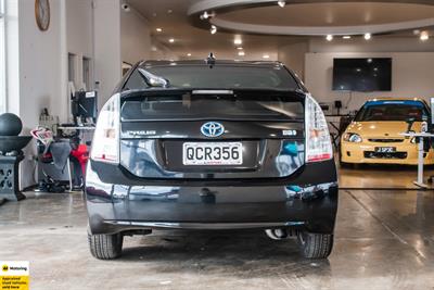 2010 Toyota Prius - Thumbnail