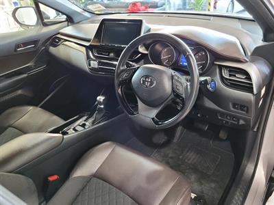 2017 Toyota C-HR - Thumbnail
