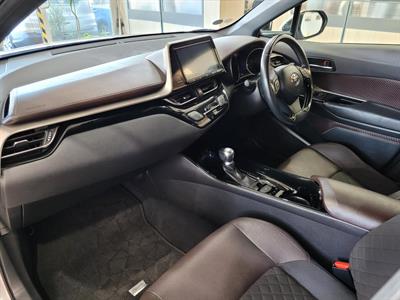 2017 Toyota C-HR - Thumbnail