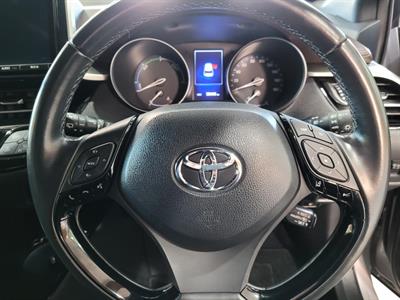 2017 Toyota C-HR - Thumbnail