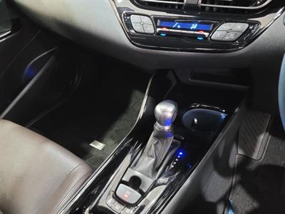 2017 Toyota C-HR - Thumbnail