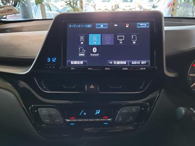 2017 Toyota C-HR - Thumbnail