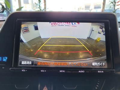 2017 Toyota C-HR - Thumbnail