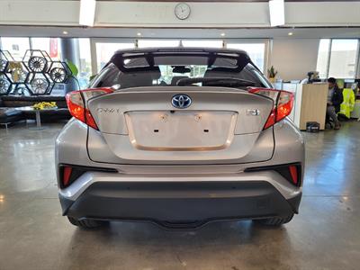 2017 Toyota C-HR - Thumbnail