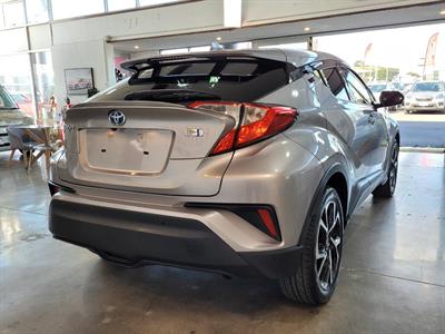 2017 Toyota C-HR - Thumbnail
