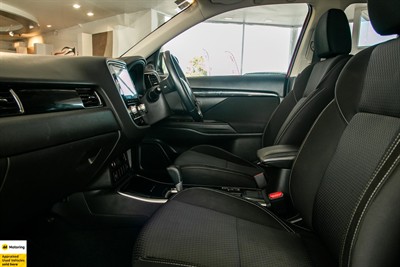 2021 Mitsubishi Outlander - Thumbnail