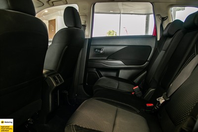 2021 Mitsubishi Outlander - Thumbnail