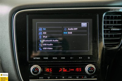 2021 Mitsubishi Outlander - Thumbnail