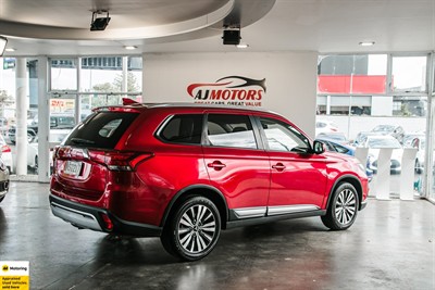 2021 Mitsubishi Outlander - Thumbnail