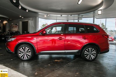 2021 Mitsubishi Outlander - Thumbnail