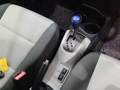 2013 Toyota Aqua - Thumbnail