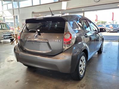 2013 Toyota Aqua - Thumbnail