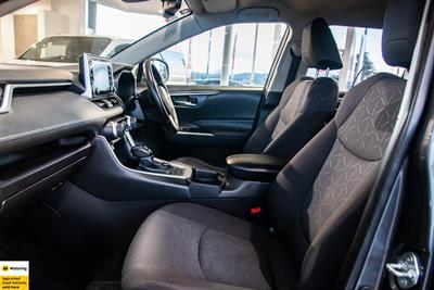 2020 Toyota RAV4 - Thumbnail