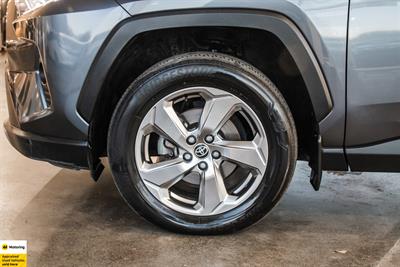 2020 Toyota RAV4 - Thumbnail