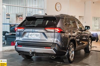 2020 Toyota RAV4 - Thumbnail