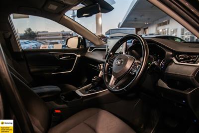 2020 Toyota RAV4 - Thumbnail