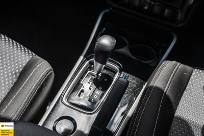 2017 Mitsubishi Outlander - Thumbnail