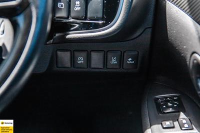 2017 Mitsubishi Outlander - Thumbnail