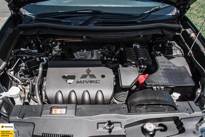 2017 Mitsubishi Outlander - Thumbnail