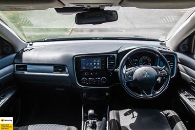 2017 Mitsubishi Outlander - Thumbnail