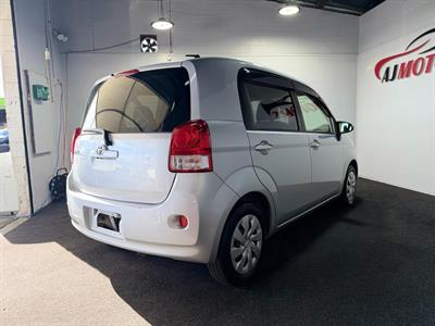 2015 Toyota Porte - Thumbnail