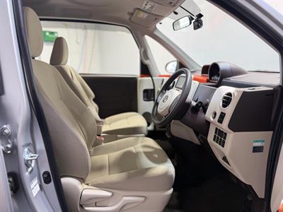2015 Toyota Porte - Thumbnail