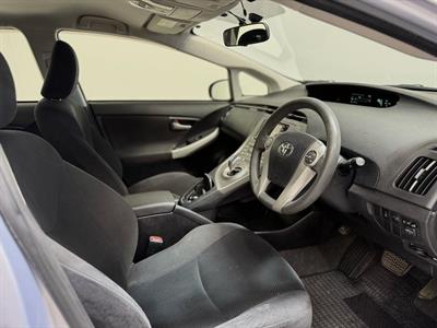 2014 Toyota Prius - Thumbnail